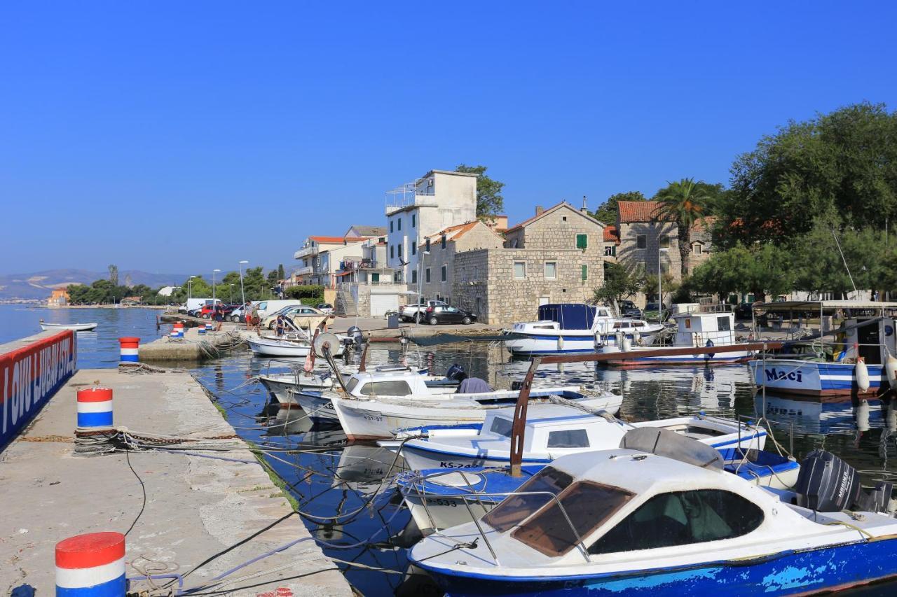 Family Friendly Apartments With A Swimming Pool Kastel Kambelovac, Kastela - 16162 Exteriér fotografie